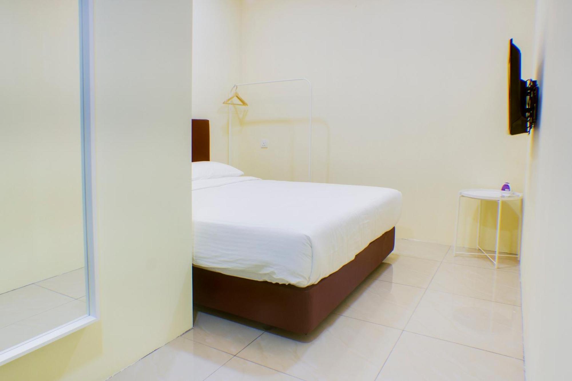 Oyo 90090 Roselyn Inn 2 Pasir Gudang Exterior foto