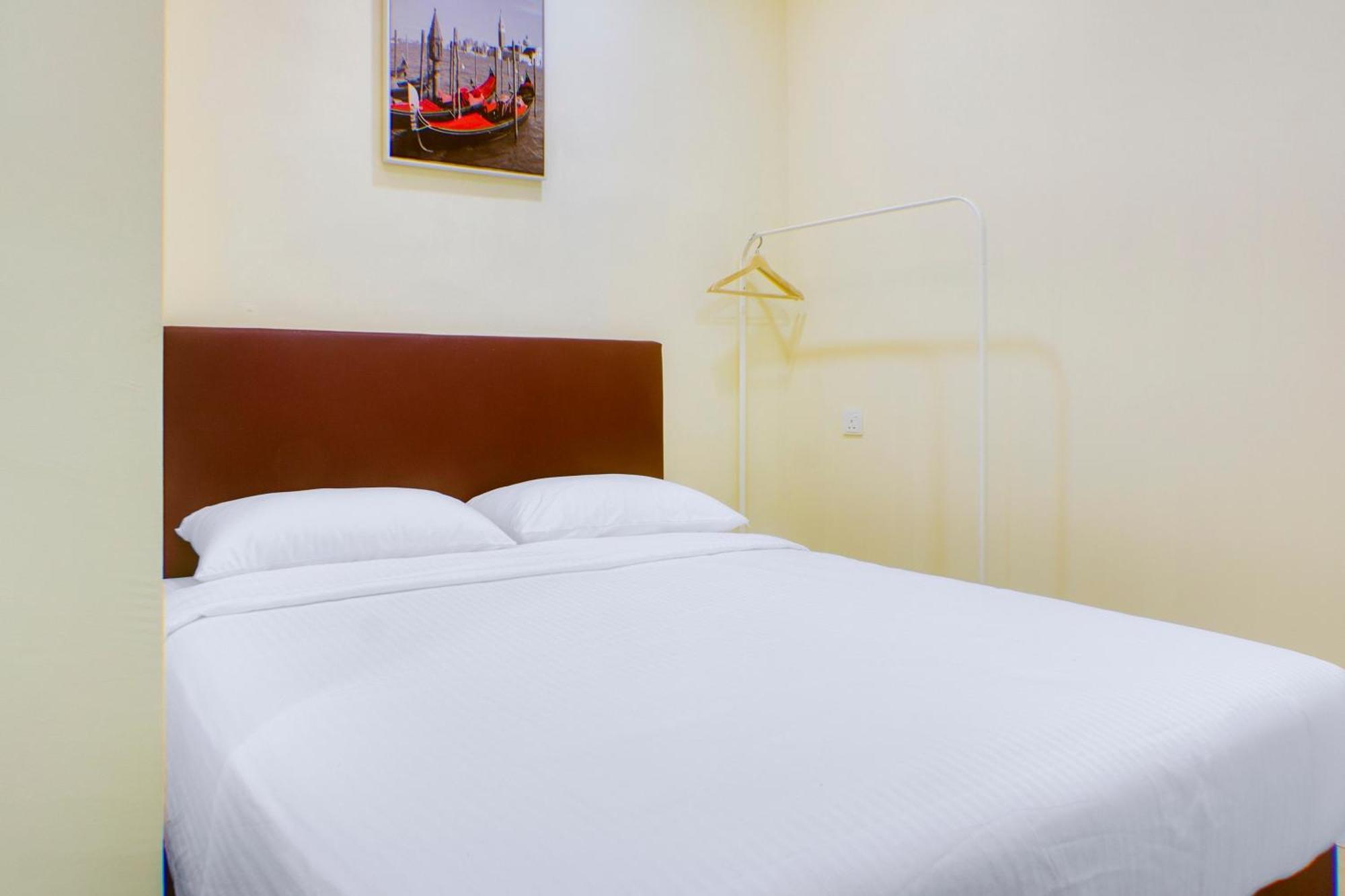 Oyo 90090 Roselyn Inn 2 Pasir Gudang Exterior foto